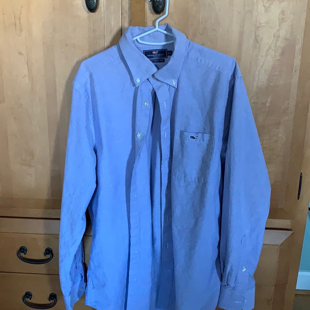 Men’s vineyard vines casual dress shirt .  Tucker shirt slim fit size L